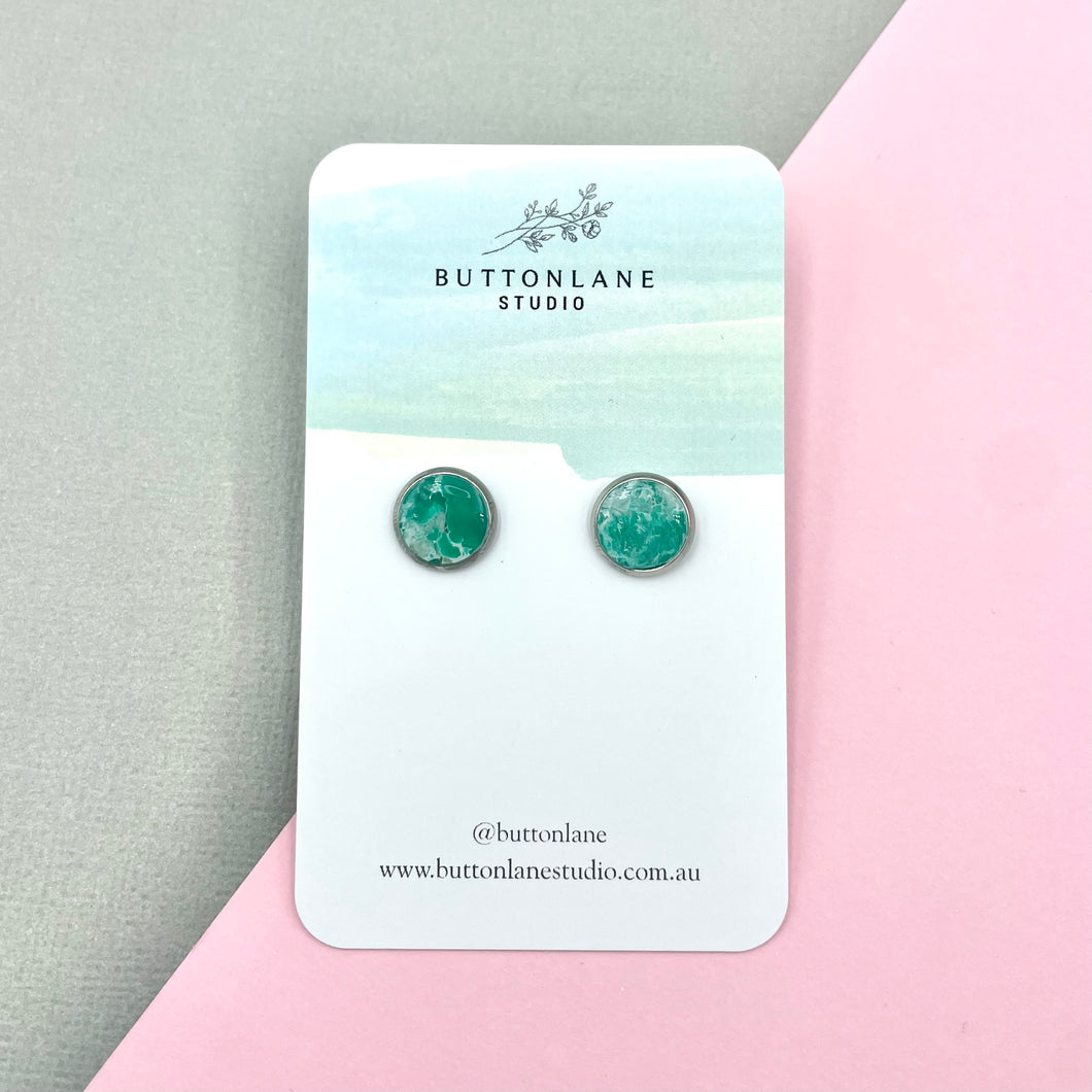 Faux gemstone stud