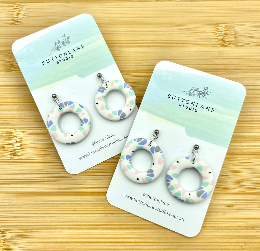 Repeating pattern hoops